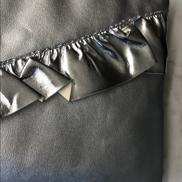 ♥️ NORDSTROM METALLIC SILVER RUFFLE CLUTCH W POM - Picture 2 of 5